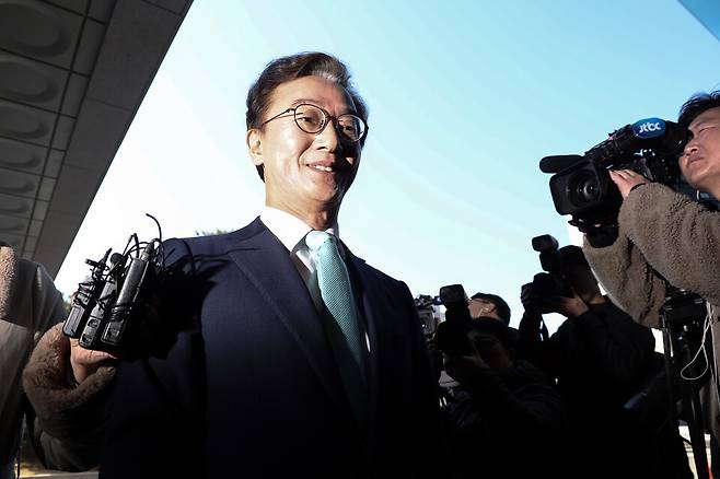 통일교 측으로부터 한일 해저터널 건설 사업 추진 등을 대가로 금품을 받은 혐의를 받는 전재수 더불어민주당 의원이 19일 서울 서초구 정교유착 비리 의혹을 수사하는 검·경 합동수사본부로 출석하고 있다. ⓒ연합뉴스