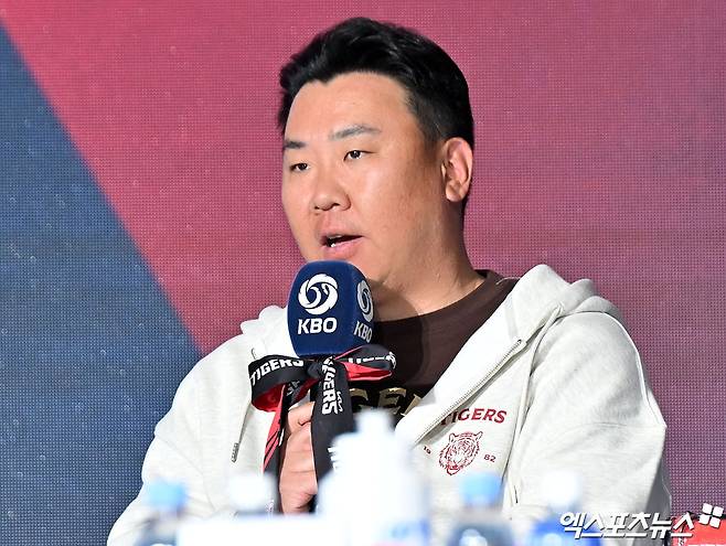 26일 오후 서울 송파구 롯데호텔 월드에서 열린 ‘2026 신한은행 SOL KBO’ 미디어데이, KIA 이범호 감독이 출사표를 말하고 있다. 잠실, 김한준 기자