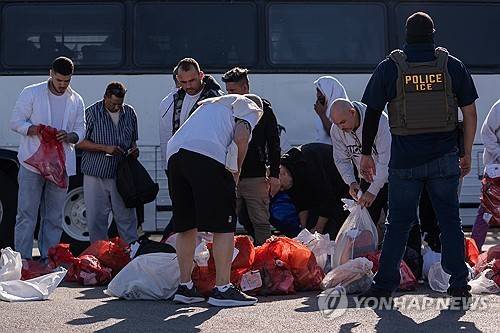 타국적 추방 이민자들 [AP=연합뉴스]
