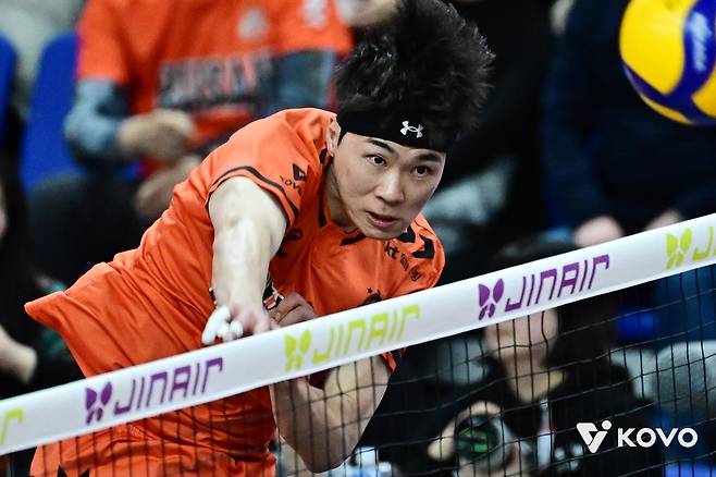 공격하는 OK저축은행의 전광인 [한국배구연맹 제공. 재판매 및 DB 금지]