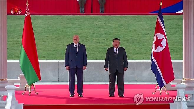 평양 김일성광장서 루카셴코 환영 의식 (서울=연합뉴스) 지난 25일 평양 김일성광장에서 루카셴코 벨라루스 대통령을 환영하는 의식이 진행됐다고 조선중앙TV가 26일 보도했다. [조선중앙TV 화면] 2026.3.26 
    [국내에서만 사용가능. 재배포 금지. For Use Only in the Republic of Korea. No Redistribution] nkphoto@yna.co.kr