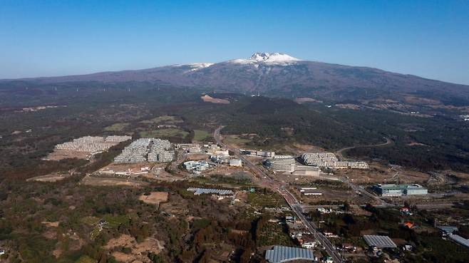 글로벌 복합의료관광단지 조성을 위해 서귀포시 동홍·토평동 일대 153만 9339㎡(약 47만평)에 들어선 제주헬스케어타운 전경.