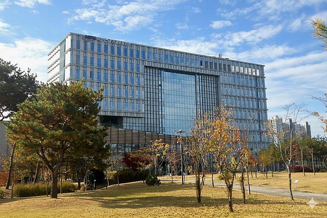 전북특별자치도 전주시 덕진구에 위치한 국민연금 기금운용본부.(국민연금공단)