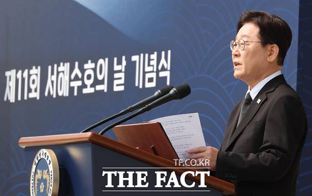 이재명 대통령이 27일 국립대전현충원에서 열린 제11회 서해수호의 날 기념식에 참석해 기념사를 하고 있다. /뉴시스