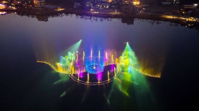 안성시가 지난 26일 '호수관광도시' 조성의 두 번째 야심작인 '칠곡호수공원' 조성을 완료하고 개장식을 개최했다. 안성시 제공