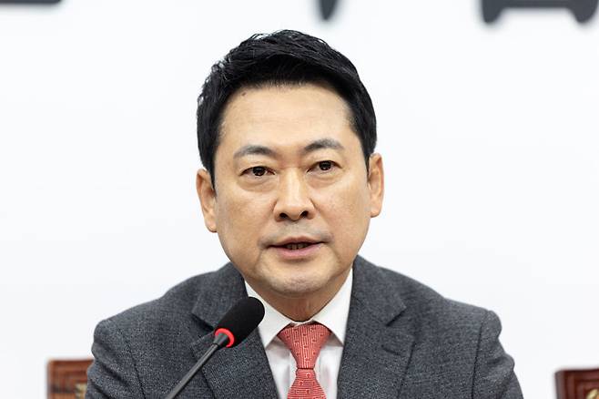 장동혁 국민의힘 대표가 23일 서울 여의도 국회에서 열린 최고위원회의에서 모두발언하고 있다. 2026.3.23 뉴스1