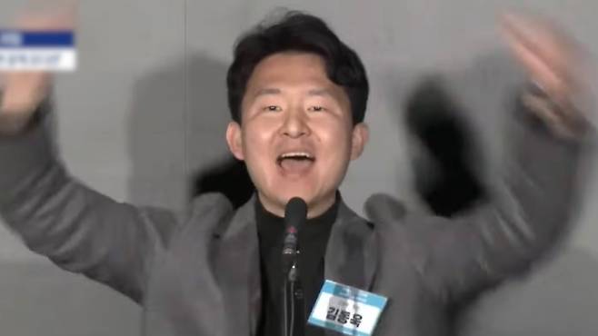 김동욱 씨가 26일 국민의힘 광역의원 비례 청년 공개 오디션 본선에서 탈락 직후 발언하고 있다. (국민의힘 유튜브 캡처)