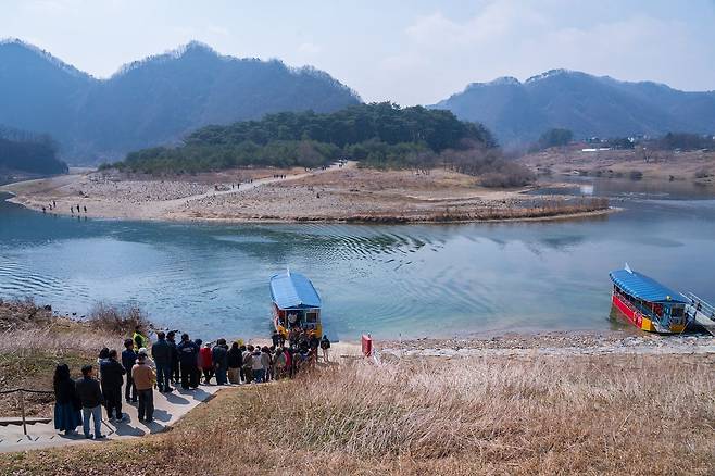‘왕과 사는 남자’ 개봉 뒤 인기 관광지로 거듭난 청령포.