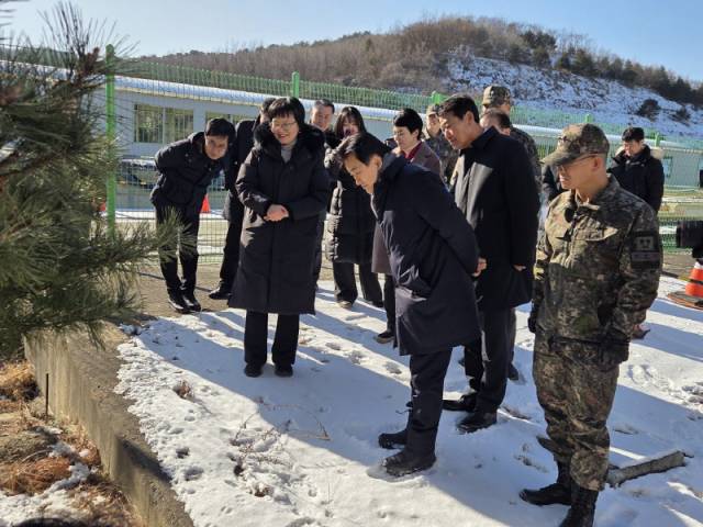 정동영 통일부장관이 지난 1월 21일 고성군을 찾아 현내면 통일전망대 인근 남방한계선과 평화의 길을 둘러보며 이재명 대통령의 평화공존 정착을 위한 현지 방문에 나섰다.