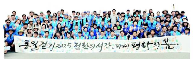 더불어민주당 이인영 국회의원 등이 매년 진행하는 통일걷기의 종착지가 고성군 현내면 통일전망대다. 지난해 역시 DMZ박물관에서 해단식을 가졌다.