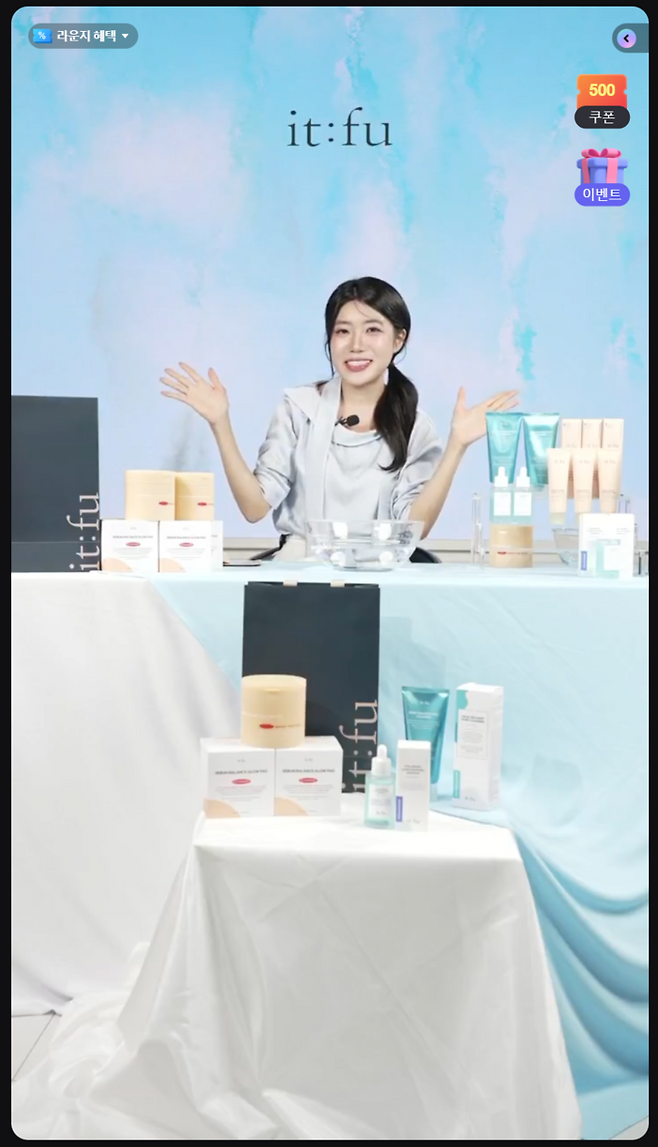 한유원의 소상공인 라이브스튜디오에서 판매자가 방송을 진행하고 있다. <한유원>