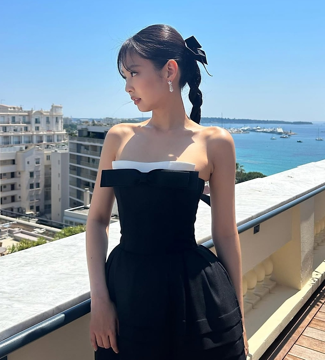 중국 디자이너 브랜드 ‘슈슈통’의 드레스를 착용한 블랙핑크 제니 [제니 인스타그램 캡처]