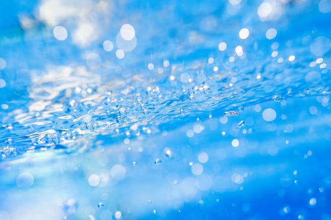 김경환 포스텍(POSTECH·포항공대) 교수 연구팀이 앤더스 닐슨 스웨덴 스톡홀름대 교수 연구진과 함께 물의 '액체-액체 임계점'을 세계 최초로 관측했다고 27일 밝혔다. /사진=게티이미지뱅크