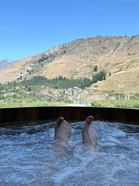 그룹 AOA 출신 배우 설현이 뉴질랜드에서 여행 중인 근황을 전했다. /사진=설현 SNS