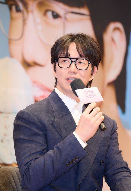 [서울=뉴시스] 27일 서울 여의도 KBS 아트홀에서 열린 '더 시즌즈-성시경의 고막남친' 제작발표회에서 가수 성시경이 질의응답을 하고 있다. (사진=KBS 제공) 2026.03.27. photo@newsis.com *재판매 및 DB 금지