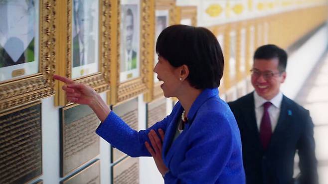 바이든 조롱 '오토펜' 사진 보고 웃음 터뜨린 다카이치 일본 총리