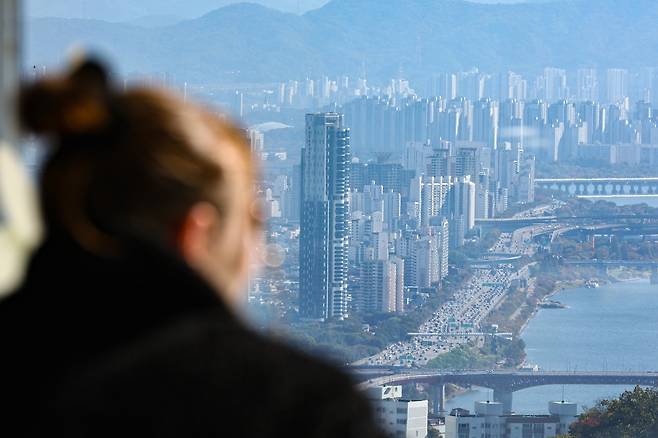 서울 남산에서 바라본 아파트 단지.  연합뉴스