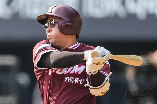 KT 김현수, 두산 이용찬, 키움 안치홍(사진)은 28일 열릴 개막전부터 직전 소속팀과 적으로 만난다. 사진제공ㅣ키움 히어로즈
