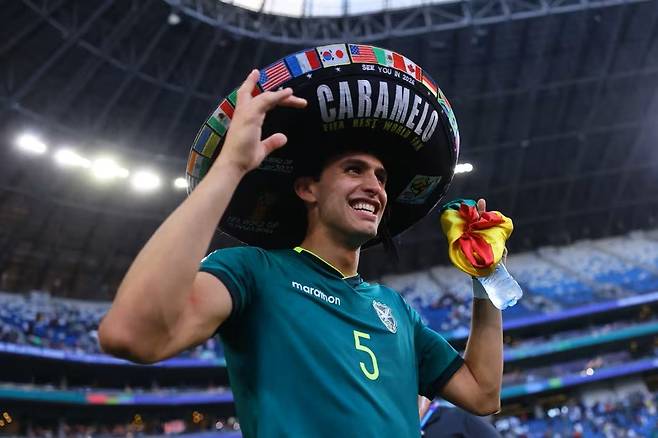 볼리비아 선수가 27일(한국시간) 몬테레이 스타디움에서 열린 FIFA 대륙간 PO 1차전에서 수리남을 꺾고 이라크가 기다리는 결승전에 오른 뒤 기뻐하고 있다. 사진출처｜FIFA 홈페이지