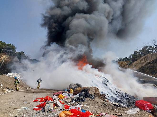 함양 폐기물처리장 화재 [경남소방본부 제공. 재판매 및 DB 금지]
