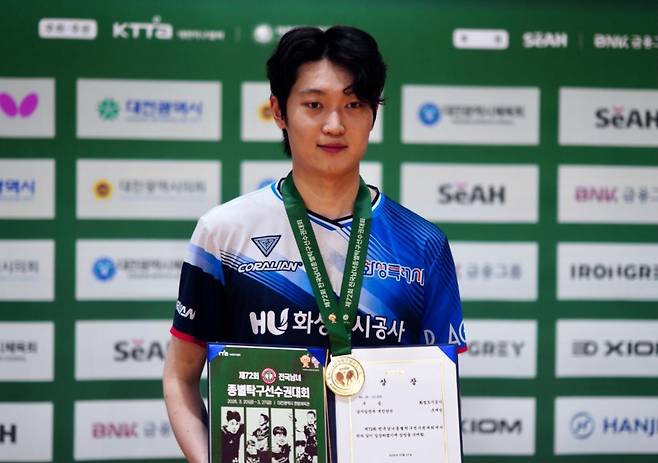 종별탁구선수권 남자 일반부 단식 우승을 차지한 조대성 [촬영 이동칠]