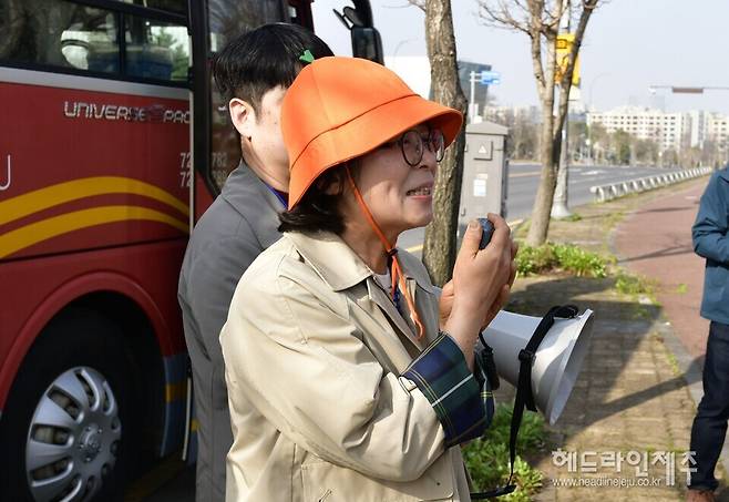 인사말을 하고 있는 강은숙 회장.