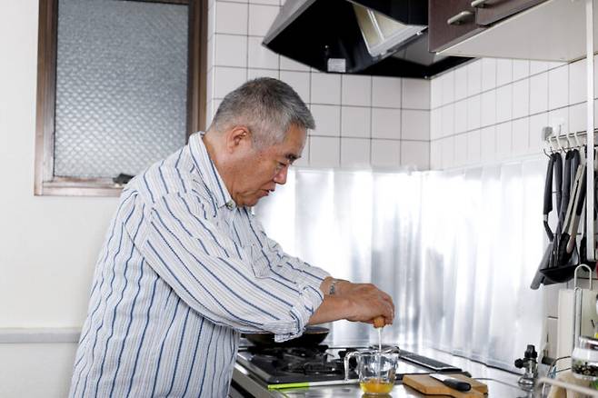 서툴더라도 일주일에 한 번씩만이라도 요리를 하면 치매 위험이 크게 낮아지는 것으로 나타났다. 사진=게티이미지뱅크