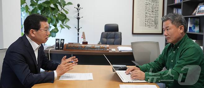 신정훈 더불어민주당 국회의원(나주·화순)이 27일 나주지역사무소에서 뉴스1과 인터뷰를 갖고 있다.(의원실 제공, 재배포 및 DB 금지)2026.3.27 ⓒ 뉴스1