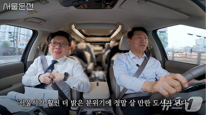 오세훈 서울시장이 직접 운전하며 '강북전성시대' 구상을 밝히고 있다.