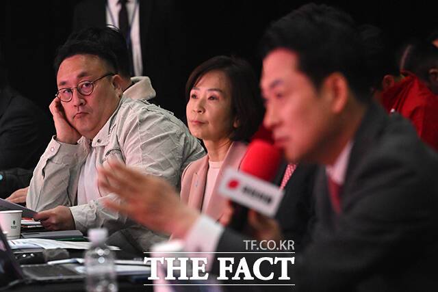 방송인 이혁재가 28일 오전 서울 강서구 아싸아트홀에서 열린 '정치의 판을 바꿀 시간' 국민의힘 광역의원 비례 청년 공개 오디션에 참석해 장동혁 국민의힘 대표의 발언을 경청하고 있다./서예원 기자