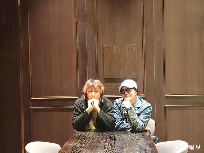 이렇게 보면 서로 참 대단하다는 생각이 든다. “김종서는 내 안의 열정을 끄집어내 줘.” “겪어 보니 김장훈은 내가 갖지 못한 것을 많이 가졌어.” 유재영 기자 elegant@donga.com