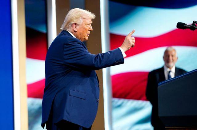 도널드 트럼프 미국 대통령이 27일 플로리다주 마이애미에서 열린 미래투자이니셔티브(FII) 정상회의에서 연설하고 있다. 마이애미=AFP 연합뉴스