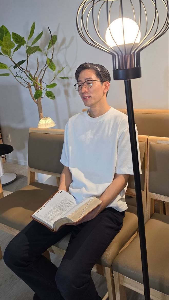 모두의교회 예배당은 잘 꾸며진 카페 같은 모습이었다. '젊은층이 오기에 부담스럽지 않은 교회'를 생각하면서 인테리어한 것이라고 한다. 백재연 기자