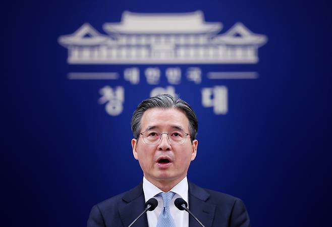 김용범 정책실장이 지난 9일 청와대 춘추관에서 이날 오전에 열린 중동 상황 관련 비상경제점검회의 결과 브리핑을 하고 있다. [연합]