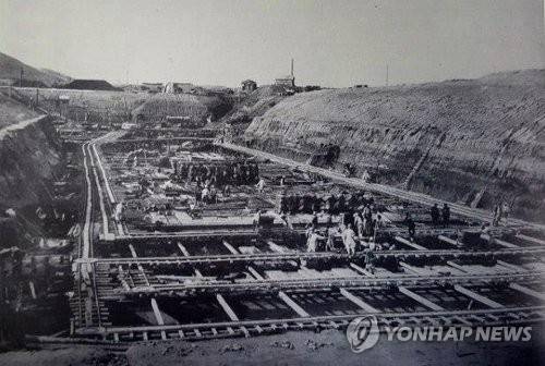1914년 인천항 갑문 기초 콘크리트 시공 [인천축항도록]