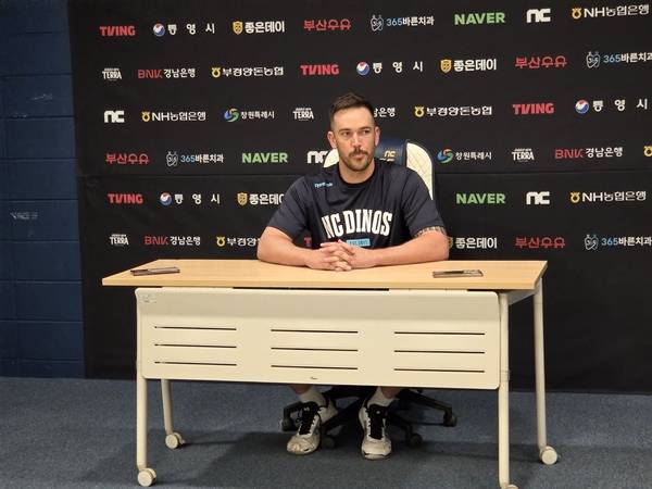 NC 다이노스 대체 외인 드류 버하겐이 29일 창원NC파크에서 인터뷰하고 있다. /박신 기자