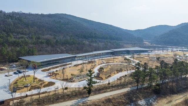 경주시가 4월3일 개장하는 경주보문단지 입구의 제2동궁원 라원 전경. 경주시 제공