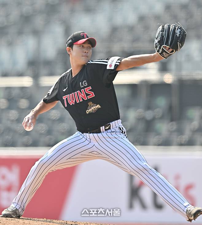 LG 백승현이 17일 수원케이티위즈파크에서 열린 2026 KBO리그 시범경기 KT전 6회 역투하고 있다. 수원 | 최승섭기자 thunder@sportsseoul.com