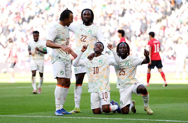 Soccer Football - International Friendly - South Korea v Ivory Coast - Stadium MK, Milton Keynes, Britain - March 28, 2026 Ivory Coast's Simon Adingra celebrates scoring their second goal with teammates Action Images via Reuters/Andrew Boyers
<저작권자(c) 연합뉴스, 무단 전재-재배포, AI 학습 및 활용 금지>