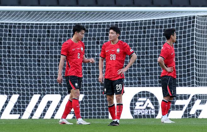 Soccer Football - International Friendly - South Korea v Ivory Coast - Stadium MK, Milton Keynes, Britain - March 28, 2026 South Korea's Yang Hyun-Jun and Han-Beom Lee look dejected Action Images via Reuters/Andrew Boyers







<저작권자(c) 연합뉴스, 무단 전재-재배포, AI 학습 및 활용 금지>