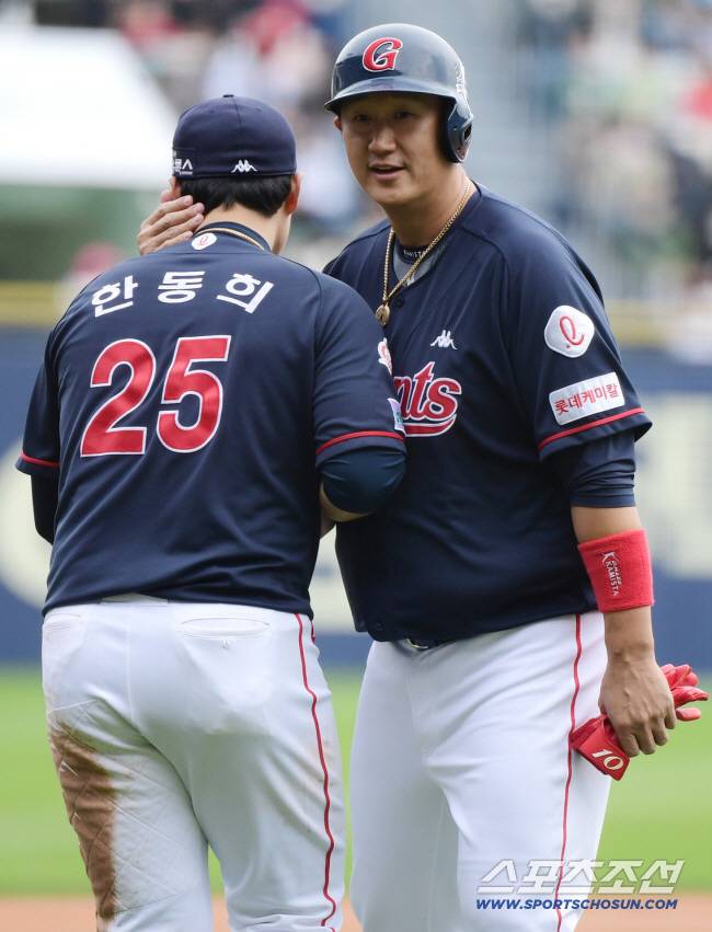 이대호의 경남고 직속 후배, 그래서 더욱 이쁨받던 한동희. 스포츠조선DB