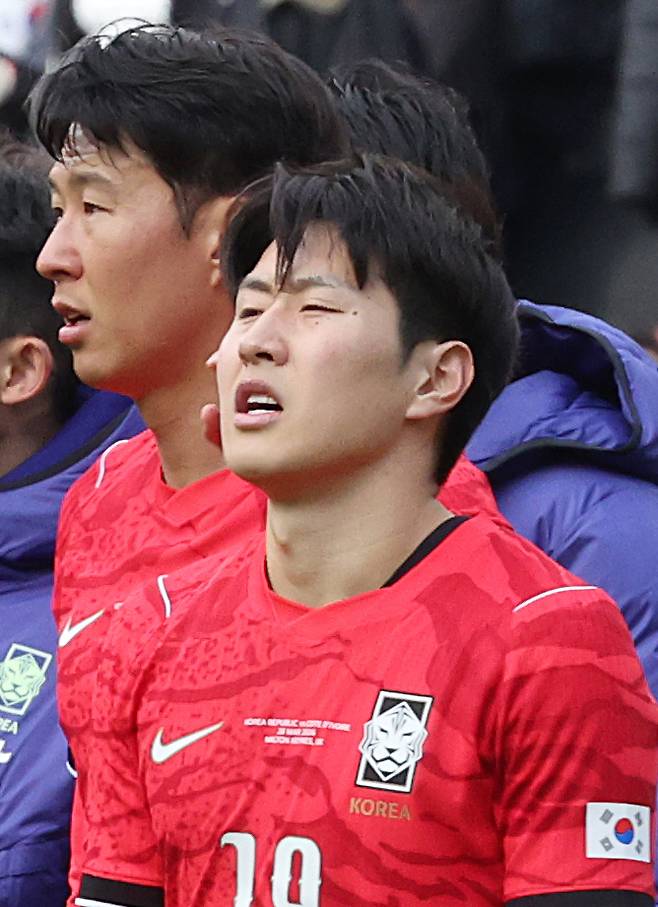 4대 0 이라니....

    (밀턴킨스[영국]=연합뉴스) 최재구 기자 = 한국축구국가대표팀이 손흥민과 이강인이 28일(현지시간) 영국 밀턴킨스 스타디움 MK에서 열린 코트디부아르와 평가전에서 4-0으로 패하고 아쉬워하고 있다. 2026.3.29
