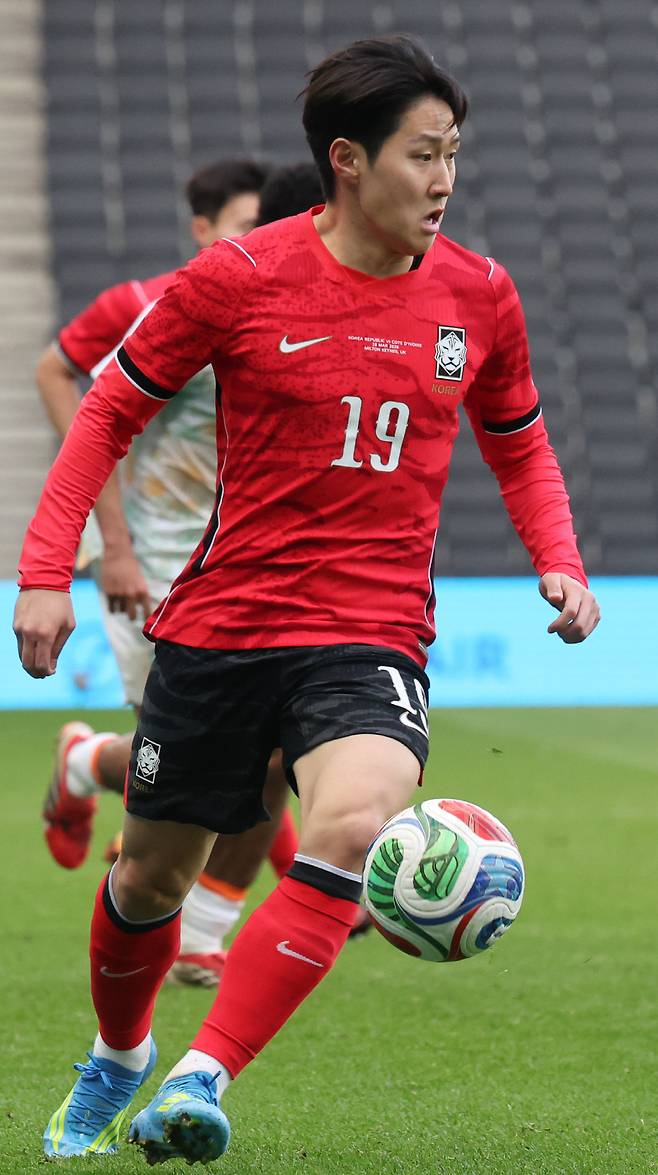 패스 준비하는 이강인

    (밀턴킨스[영국]=연합뉴스) 최재구 기자 = 한국축구국가대표팀 이강인이 28일(현지시간) 영국 밀턴킨스 스타디움 MK에서 열린 코트디부아르와 평가전에서 패스할곳을 찾고 있다. 2026.3.29

    jjaeck9@yna.co.kr

(끝)





<저작권자(c) 연합뉴스, 무단 전재-재배포, AI 학습 및 활용 금지>