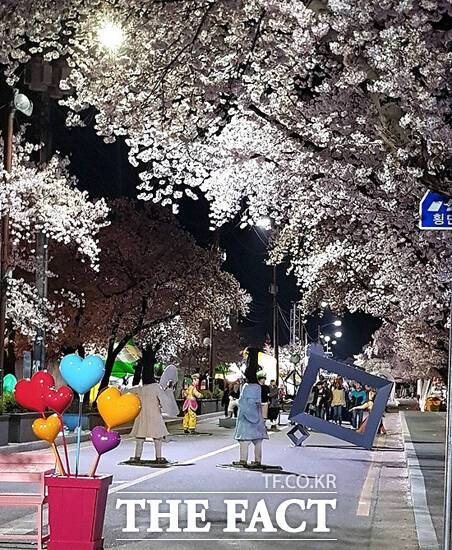 지난 2024년 열린 안동벚꽃 축제 행사장. /김성권 기자