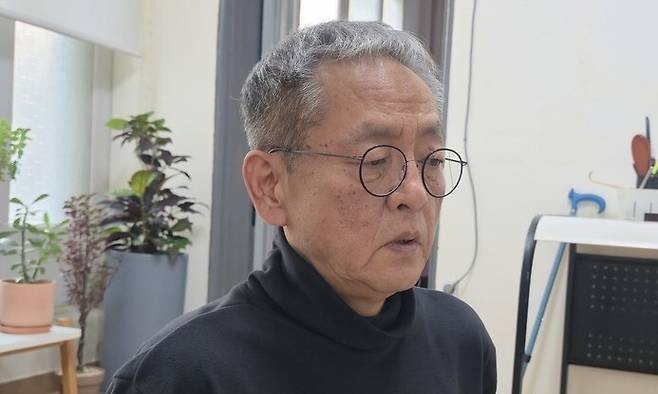 2026년 3월11일 말기 간암 환자인 전경철씨가 자신의 아들이 1년간 장애인거주시설 입소를 거부당한 상황을 설명하고 있다. 손고운 기자