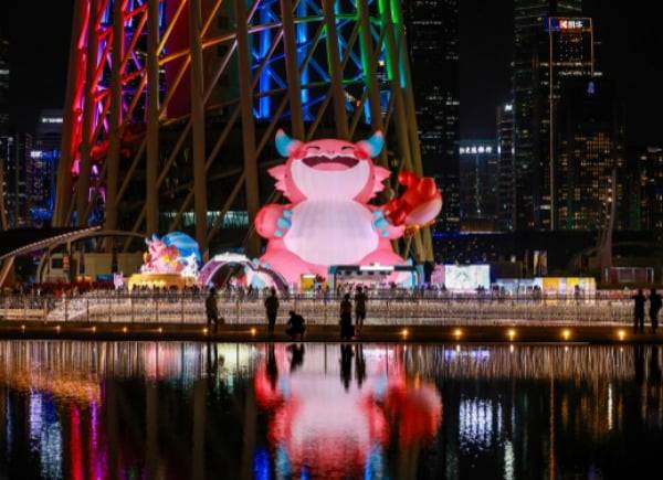 라이엇게임즈가 중국 광저우 시의 랜드마크인 광저우 타워 앞에 설치한 대형 배불뚝이 조형물 / 라이엇게임즈 제공