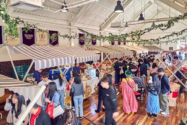 경기도 이천시 모가면에 위치한 시몬스 테라스에서 '파머스 마켓'이 열리고 있다. /사진=시몬스