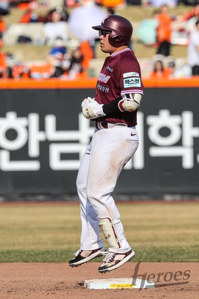 28일 한화전에서 큰 존재감을 뽐낸 안치홍. 사진=키움 제공