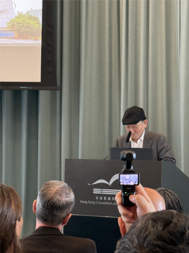 인사말 하는 윤범모 광주비엔날레 대표이사