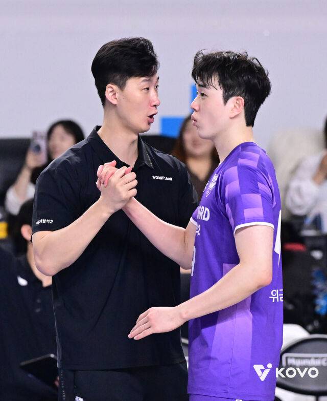 박철우 감독대행과 김지한./KOVO